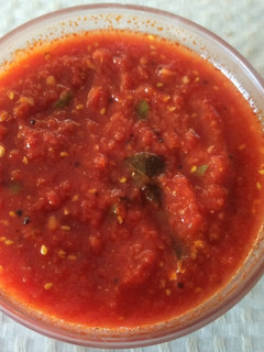 टमाटर की खट्टी मीठी चटनी (Tamatar ki khatti meethi chutney recipe in Hindi) रेसिपी मुख्य फोटो
