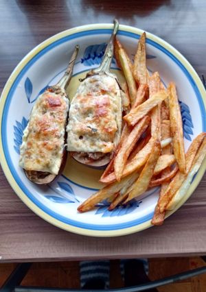 Una foto de Berenjenas rellenas (para vegetarianos) 🍆😋
