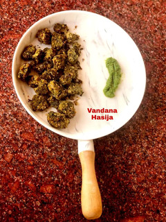 A picture of Palak Methi Muthiya.