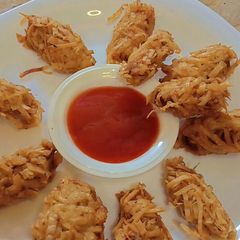 A picture of Thread Chicken with samosa patti.