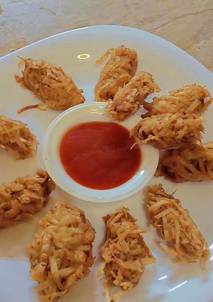 A picture of Thread Chicken with samosa patti.