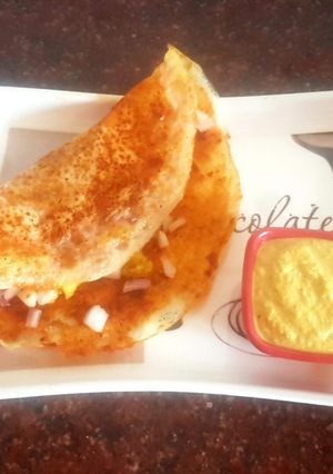 शेजवान डोसा (schezwan dosa Recipe in hindi) रेसिपी मुख्य फोटो