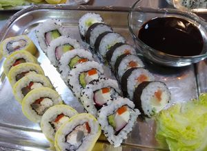 Una foto de Sushi (su) aderezo (shi) arroz