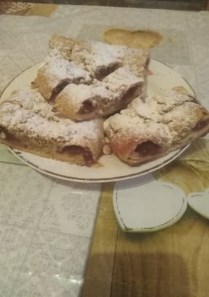 Dióhabos-meggyes pávaszem recept fotója
