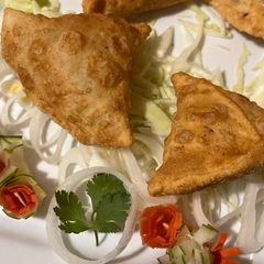 A picture of Aloo samosas.