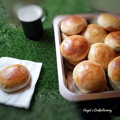 A picture of Dinner rolls.
