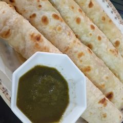 A picture of Chicken roll paratha.