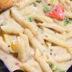 A picture of White Sauce Pasta.