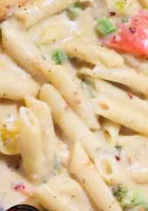 A picture of White Sauce Pasta.