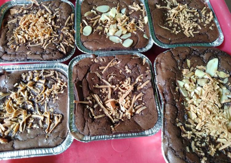 Langkah Mudah untuk Menyiapkan Brownies fudgy panggang Anti Gagal