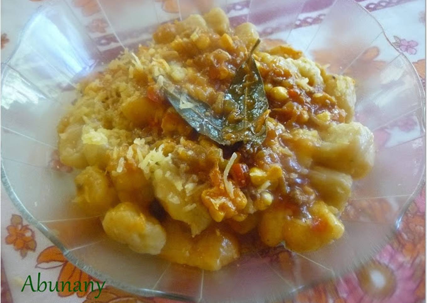 Ñoquis caseros de pimentón con salsa de verduras