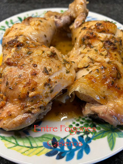 Una foto de Muslos de pollo al limón