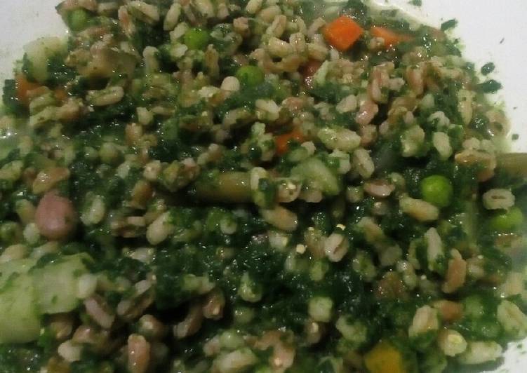 Zuppa di orzo e farro con vellutata di spinaci e molto altro..🍲