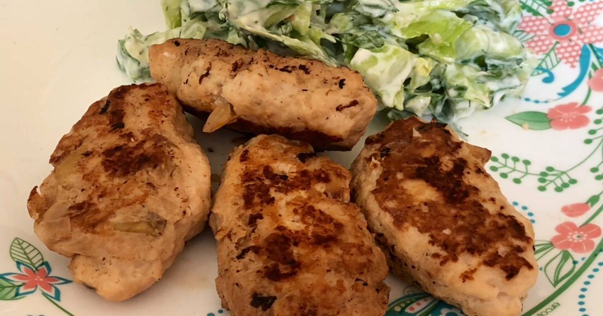 Рубленые куриные котлетки в мультипекаре. Рубленные котлеты. Рубленные котлеты. Котлетки из куриной грудки. Куриные рубленные котлеты из грудки.