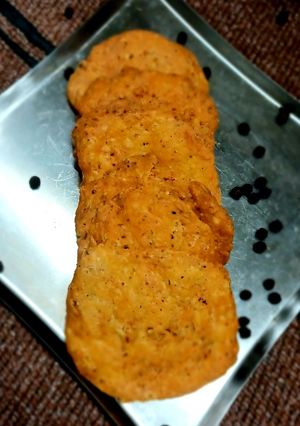 મેંદા ના લોટ ની પૂરી રેસીપી મુખ્ય ફોટો