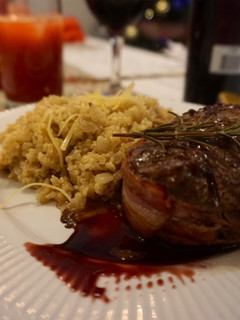 Una foto de Filet Mignon con Quinotto de Champiñones