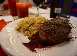 Una foto de Filet Mignon con Quinotto de Champiñones