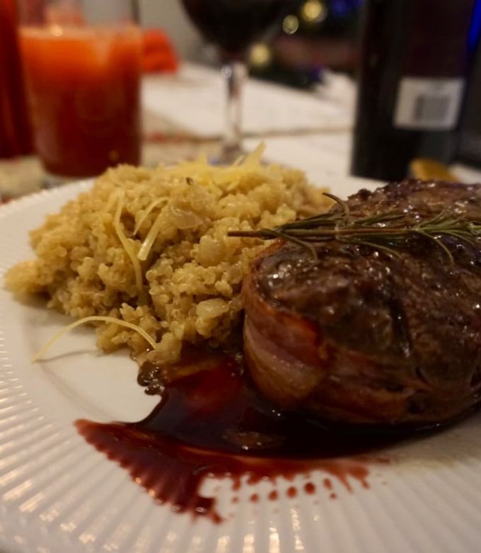Una foto de Filet Mignon con Quinotto de Champiñones