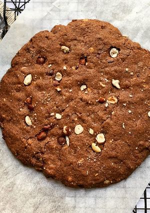 Une photo de ☆Cookie XXL Noisettes et Chocolat☆
