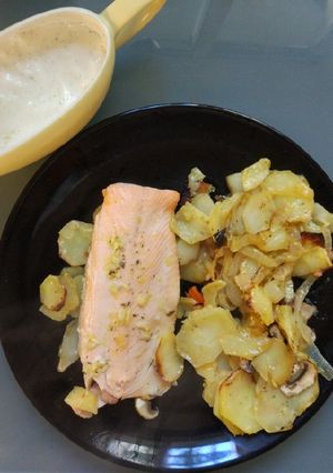 Foto principal de Trucha al horno con base de patatas y alioli