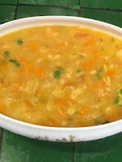 Una foto de Sopa de habas con verduras