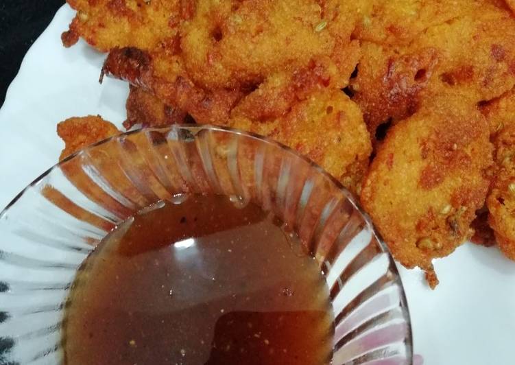 Simple Way to Prepare Homemade Moong Daal Pakodi