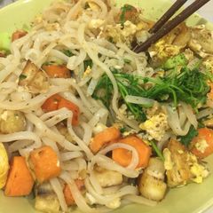 A picture of Stir fry noodles.