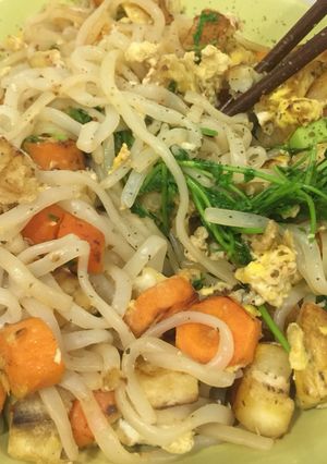 A picture of Stir fry noodles.