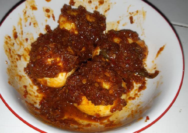 Langkah Mudah untuk Membuat Telur bumbu rujak🥚 Anti Gagal