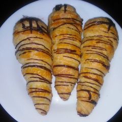A picture of Chocolate cream roll.
