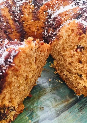 Una foto de BUDÍN DE DULCE DE LECHE 🍯CON PASAS 🍇