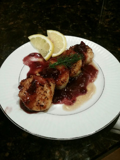 A picture of Brad's pan seared sea scallops with port wine sauce.