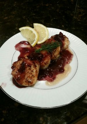 A picture of Brad's pan seared sea scallops with port wine sauce.