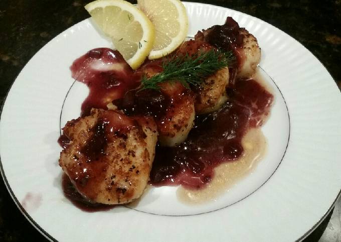 Brad's pan seared sea scallops with port wine sauce