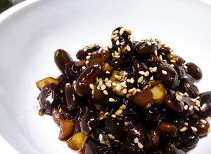 Hình của món Đậu đen Hàn Quốc rim(검은콩 조림).