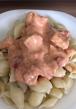 Rosés csirke tésztával recept fotója