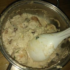 A picture of Malai kofta white gravy.