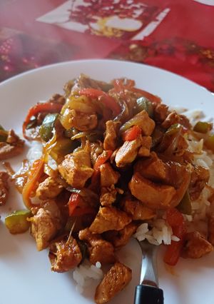 Una foto de Chop Suey de Pollo y Arroz