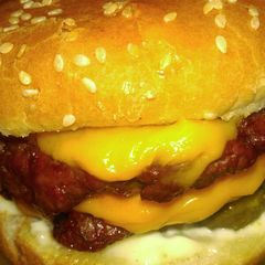 Belly buster burger A picture of Belly buster burger.