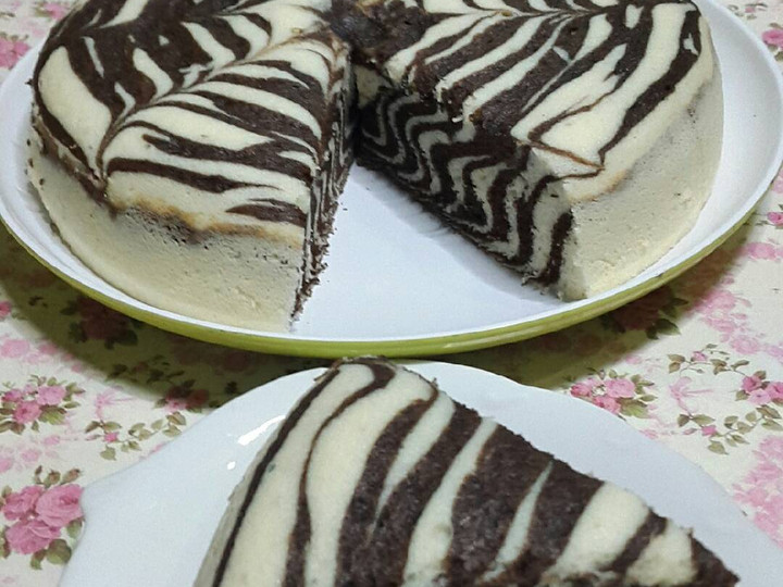 Langkah Mudah untuk Membuat 85. Zebra cake putih telur kukus Rumahan