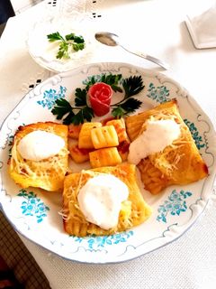 Tarjakrémes táska, gnocchi, fokhagymás, tejföllel, sajttal. Gm recept fotója