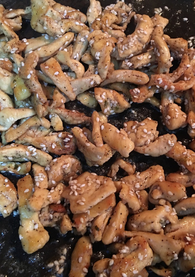 Una foto de Pollo con salsa de soja y sésamo