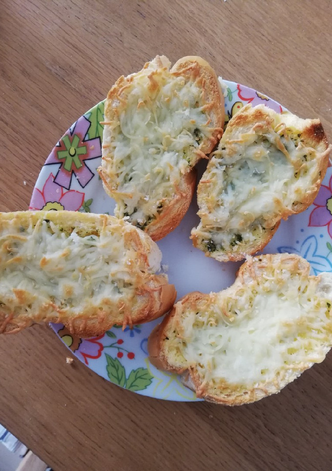 Una foto de Pan de ajo con queso