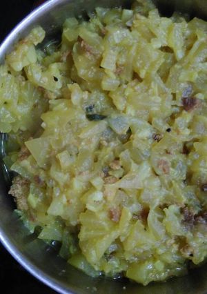 A picture of Lau Ghonto (Bottle Gourd Curry).