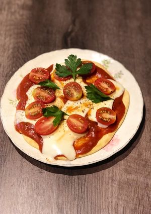Una foto de Pizza con masa de garbanzos 🍕