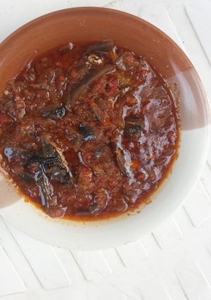 A picture of Fish tomatoes sauce.