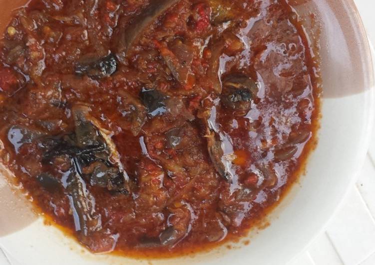 Fish tomatoes sauce