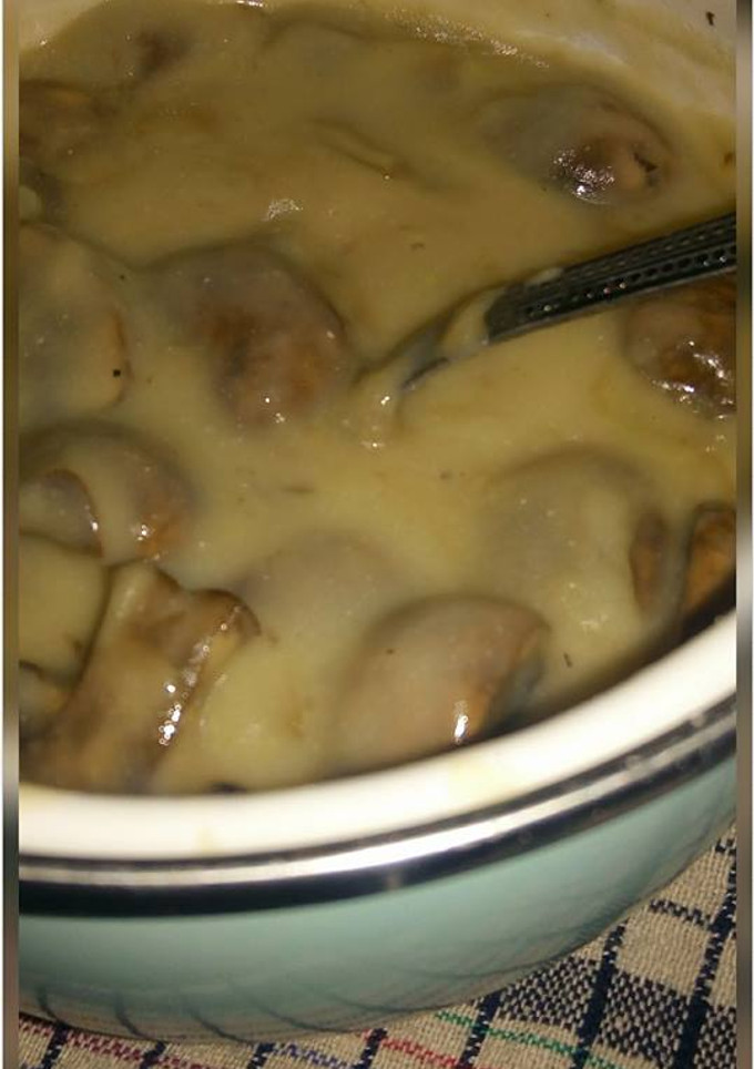 A picture of Mushroom Soup with Onion Broth.