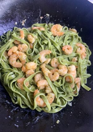 Una foto de Tallarines con salsa de camarones