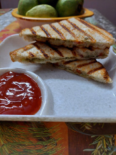 पोटैटो मेयो ग्रिल्ड सैन्डविच (Potato mayo griiled sandwich recipe in Hindi) रेसिपी मुख्य फोटो